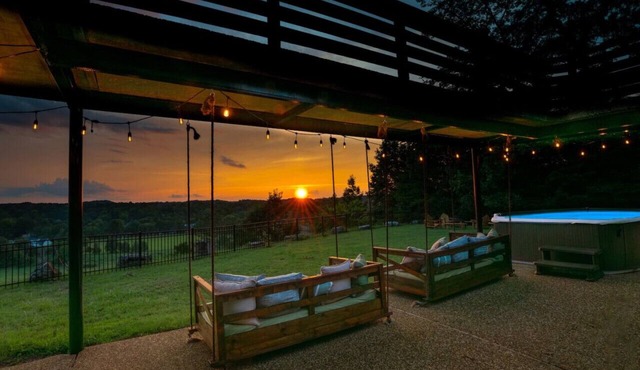 Luxury Lodge! 5000 sqft only 25 mins to Nashville
