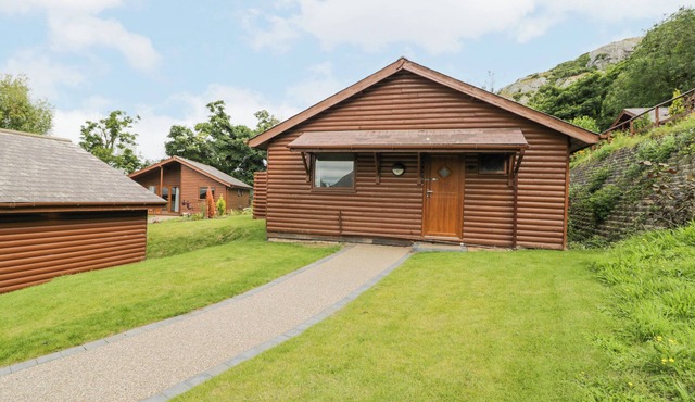 LUXURY LODGE 62, pet friendly, with pool in Dyserth