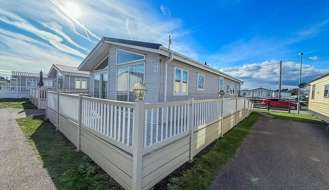 Luxury lodge at Suffolk Sands Holiday Park ref 45009MV