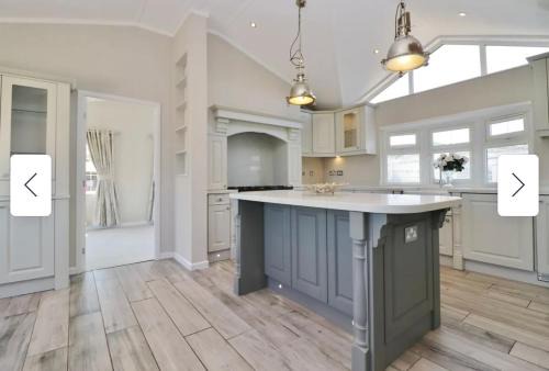 Luxury Lodge Escapes Unwind With Hot Tub