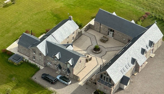 Luxury Lodge for 22 People With hot tub