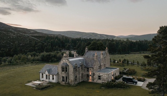 Luxury lodge for 16 in Royal Deeside