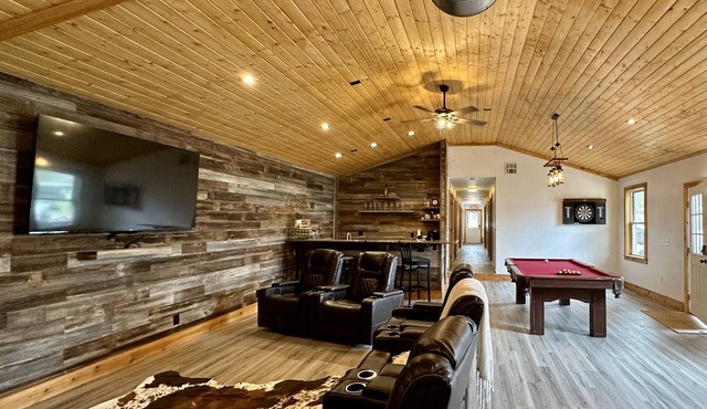 Luxury Lodge near Little Sahara. Perfect for Outdoor Adventure & Family Retreats