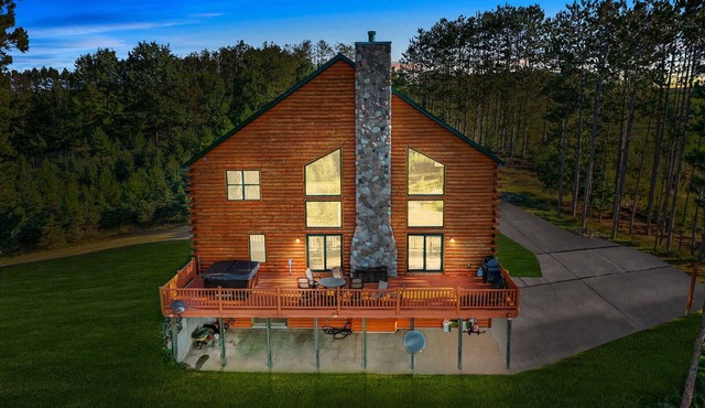 Luxury Lodge on 120 Acres!