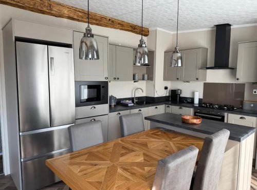 Luxury Lodge Retreat with Hot Tub - Stewarts Resort 19