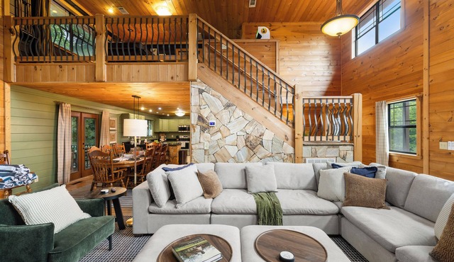 Luxury Lodge- Sleeps 14, Hot Tub · Sauna · Game Room · Fire Pit - Near Helen
