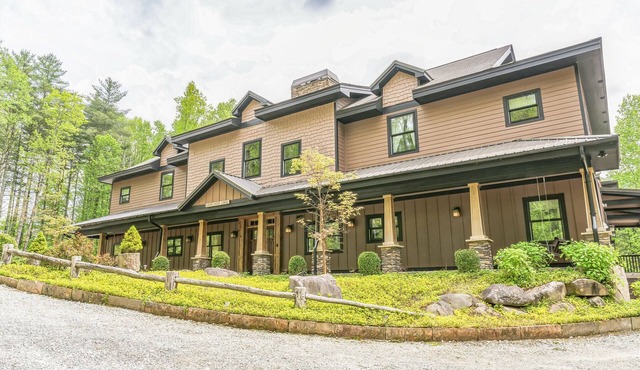 Luxury Lodge Sleeps 26 Comfortably at Sapphire Valley Resort
