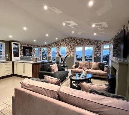 Luxury Lodge With Hot Tub In Royal Deeside