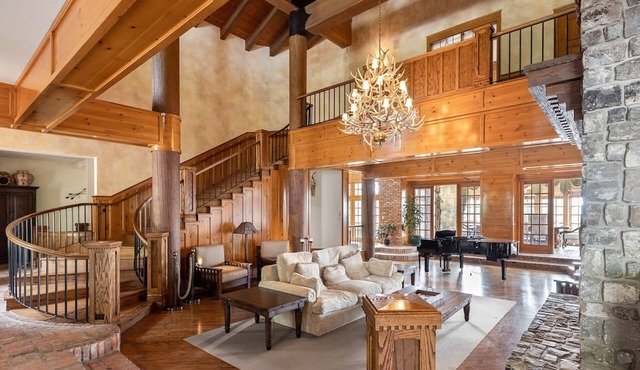 Luxury Lodge with Indoor Pool