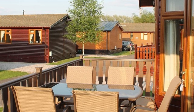 Luxury Lodge with shared Pool and free in lodge WIFI