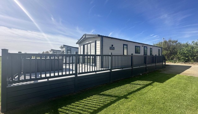 Luxury lodge with stunning full sea views in Suffolk ref 20234BS