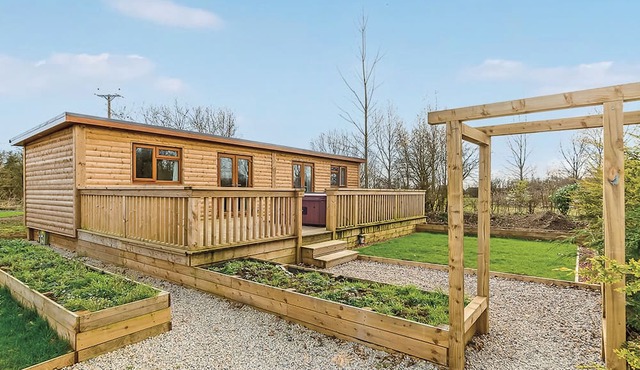 Luxury lodge with two doubles, both with en suite shower.