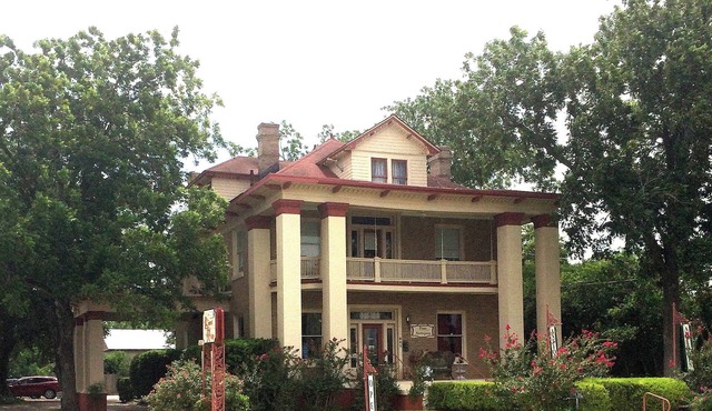 Luxury Lodging in the Heart of Historic Downtown Gonzales