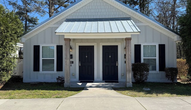 Luxury Lodging, Lakefront View, 2 Queen Beds w/Private Bath, Private Patio.