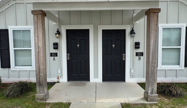 Luxury Lodging, Lakefront View, King Bed w/Private Bath, Handicap Shower, Private Patio.