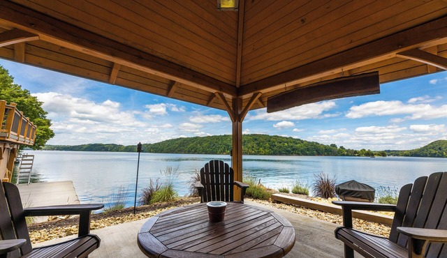 Luxury Lodging on Claytor Lake