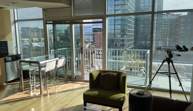 Luxury Lodo Denver High-Rise, Amazing Denver views, near Union Station, pool