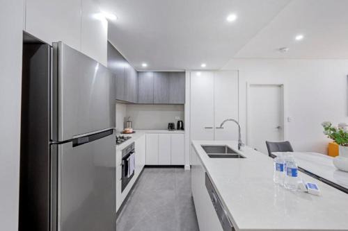 Luxury Loft 3 Bed, 2 Bath, Sleeps 6, Pool, BBQ, No parties