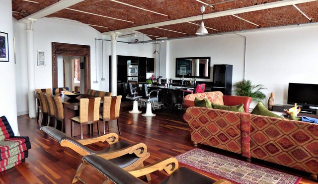 Luxury loft apartment by the River Clyde