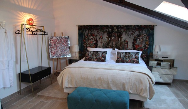 LUXURY LOFT - AVIGNON - FORMER ARTIST'S STUDIO - 5 STAR FURNISHED HOLIDAY HOME