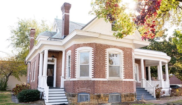 Luxury Loft Gallery next to Southeast Missouri State River Campus in Downtown CG