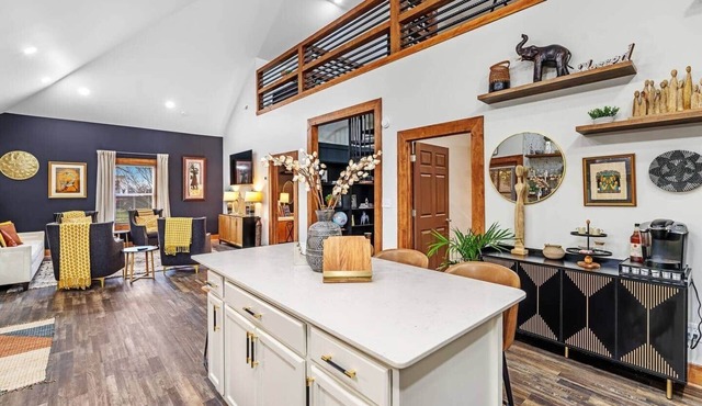 Luxury Loft House Near Golf Course and Downtown!