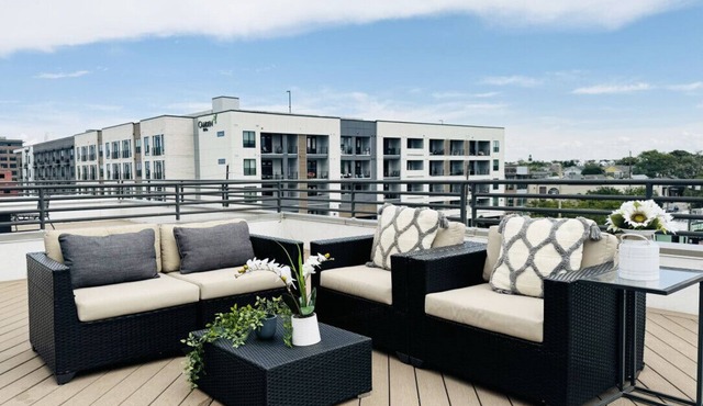 Luxury Loft I Skyline Views in RiNO