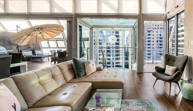 Luxury Loft in the CBD with Outdoor Living