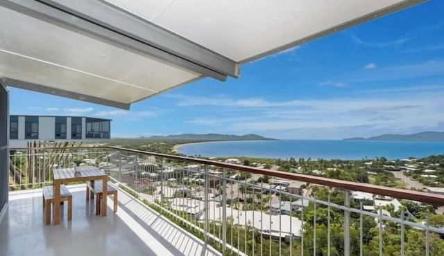 Luxury Loft with Stunning Views (Upstairs)