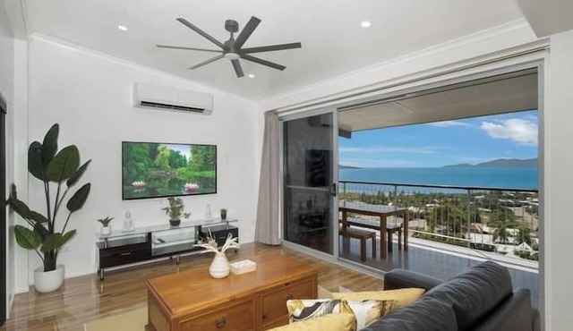 Luxury Loft with Stunning Views (Downstairs)