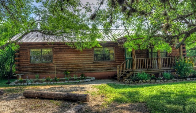 LUXURY LOG CABIN #2 ON THE FRIO RIVER