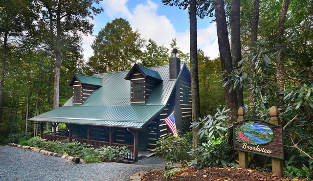 ☆Luxury Log Cabin☆3K/1Q/4 Full-bunks☆Fireplace☆Firepit☆4TVs☆Jacuzzi☆Foosball☆