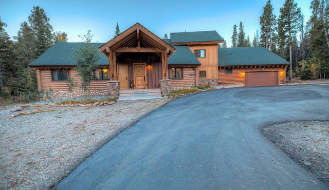 Luxury Log Cabin Home In Private Mountain Setting Just Minutes To Ski & Town
