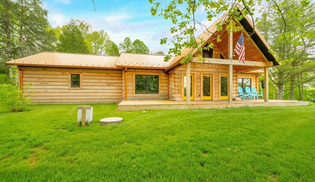 Luxury Log Cabin, Pet Friendly, Hot Tub, Golfing, Near Brown County State Park