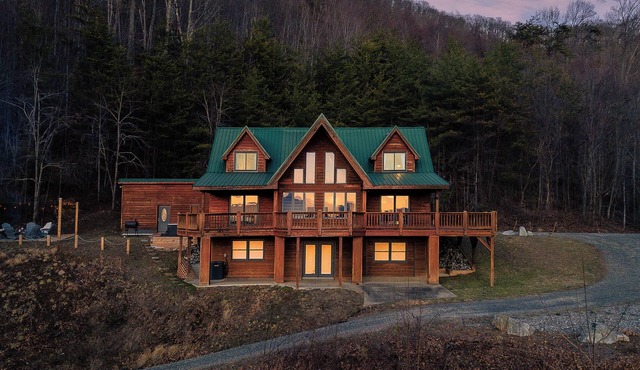 Luxury Log Cabin Retreat – Hot Tub, Sauna, Cold Plunge, Gym & Mountain Views