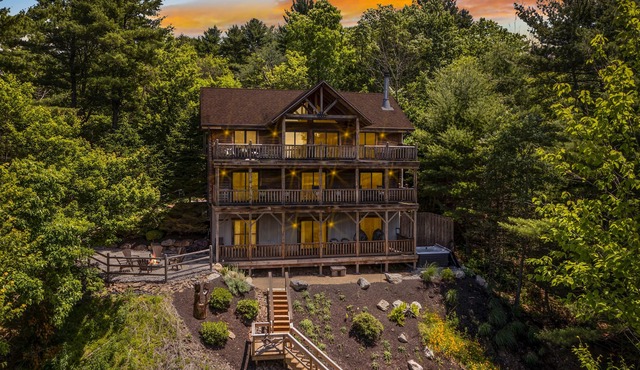 Luxury Log Cabin- Stunning Lake Views, Fire Pit, Hot Tub & 3-level deck