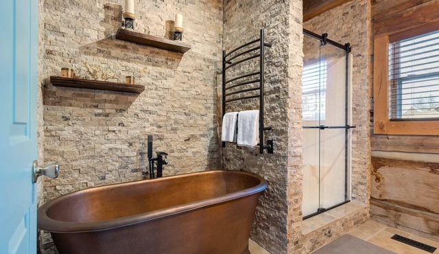 Luxury Log Cabin with Copper Tub