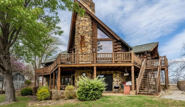 Luxury Log Cabin w/Beach & Dock Sleeps 12
