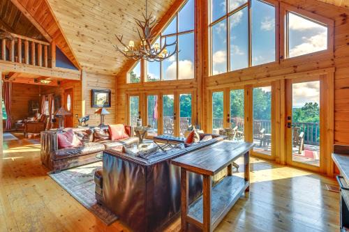 Luxury Log Cabin w/EV Charger & Mtn Views!