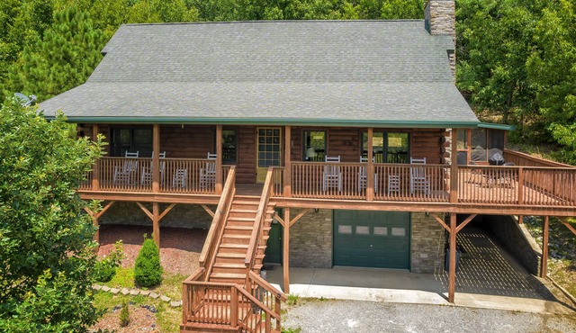 Luxury Log Cabin w/Hot Tub Near Carbondale