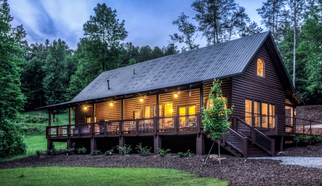 Luxury Log Cabin w/Spacious Great Room On Trout Stream w/playground & hot tub