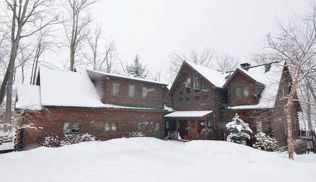 Luxury Log Chalet w/Pool & Fireplace