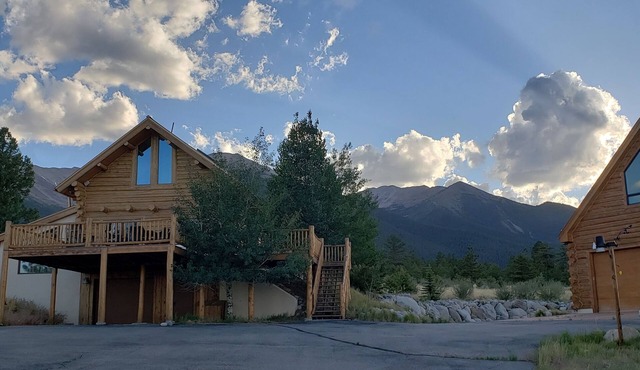 Luxury Log Home at Foot of Mt. Princeton