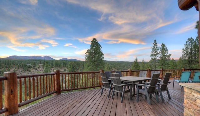 Luxury Log home on 40 Acres - Awesome Views and Decks - 7 Min to Durango