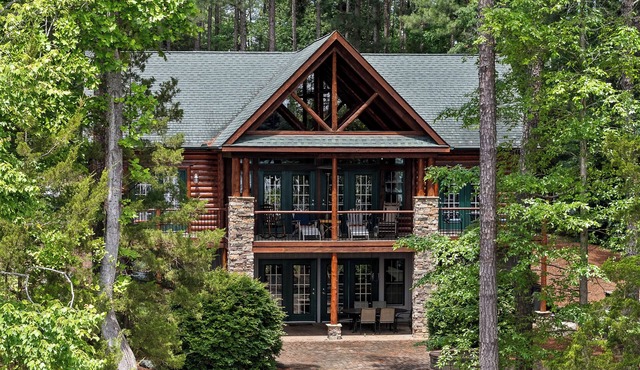 Luxury log home on main lake - pizza oven, fire pit, kayaks, SUP, pontoon