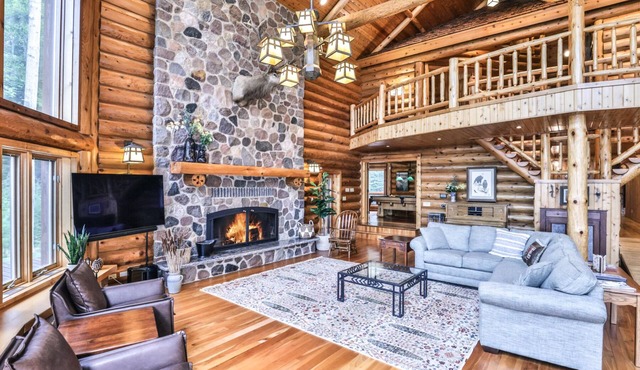 Luxury Log Home on Eagle River Chain of Lakes! With game room and elevator!