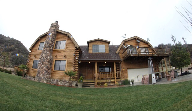 Luxury Log Home Resort, 10 bedrooms on 22 Acres, surrounded by its own mountains