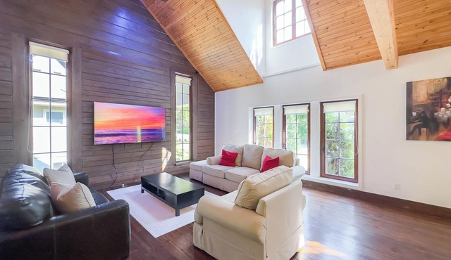 Luxury Log Retreat, King Bed, Games Room