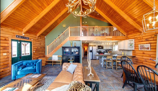 Luxury Log With Spectacular Views, Fire Pit, Clawfoot Tub In The Master