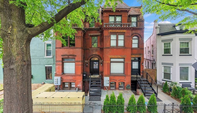 Luxury Logan Circle 4BR DC Townhome + Huge Patio